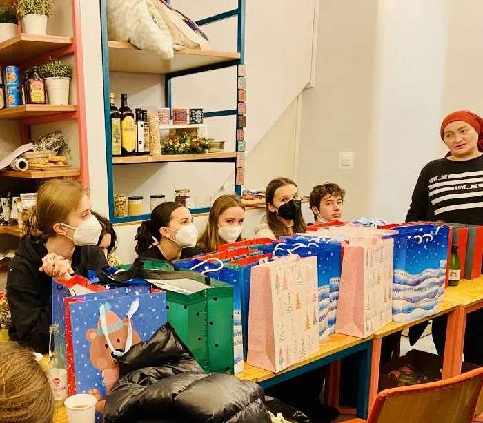 Fundraiser for seasonal gifts — 2021